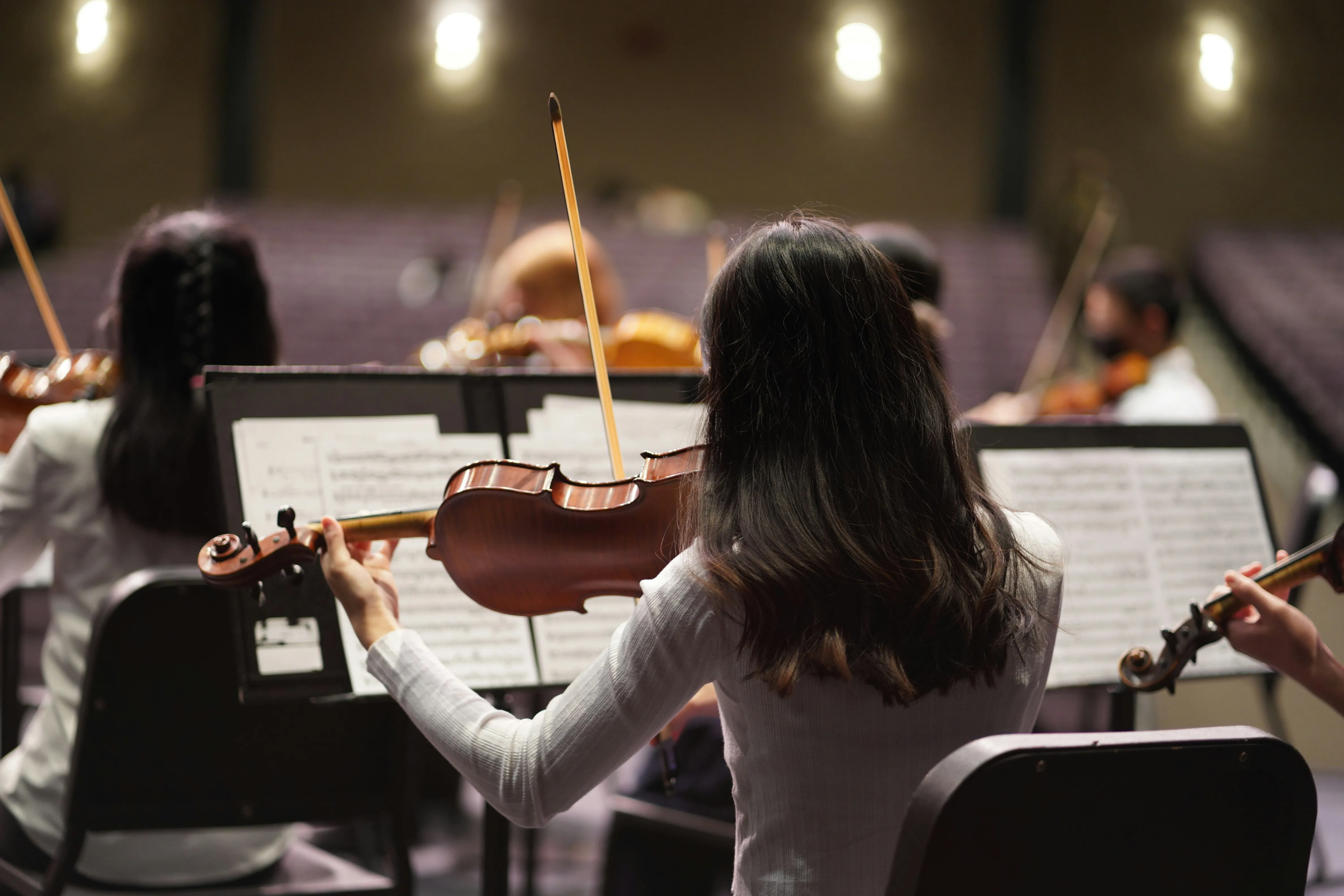 Teresa Bellamy conducting River City Youth Strings